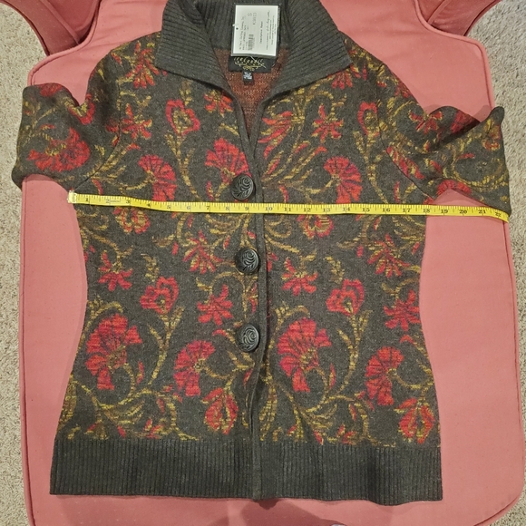 Icelandic Design Lambswool Cardigan S NWT - Picture 8 of 11